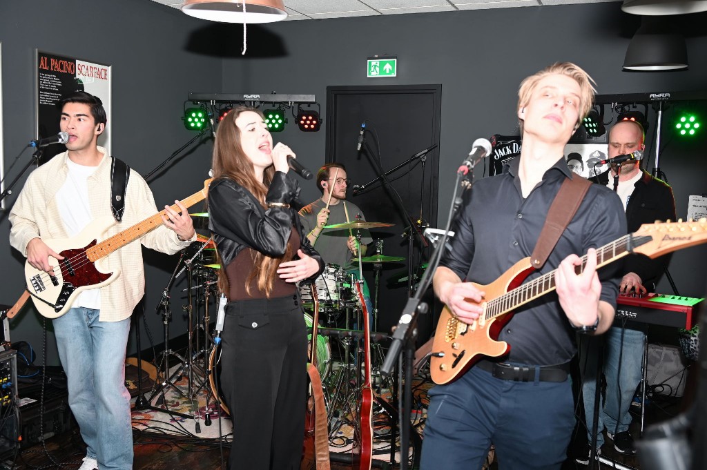 ../Images/10 jaar Ro's Barbershop 067.jpg